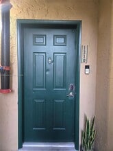 733 Riverside Dr in Coral Springs, FL - Building Photo - Building Photo