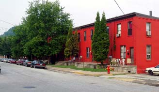 401-439 S Sixth St in Jeannette, PA - Foto de edificio