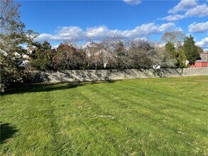 31 Garfield Ave in Bristol, RI - Building Photo - Building Photo