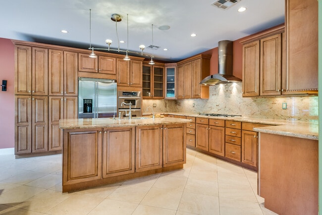 2006 Manhattan Beach Blvd in Redondo Beach, CA - Building Photo - Building Photo