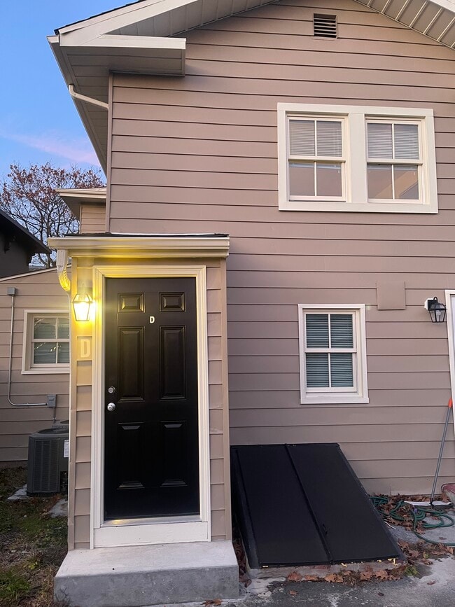 528 Chapel St, Unit Apartment C