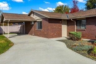 214 N Park Ave in Fruitland, ID - Building Photo