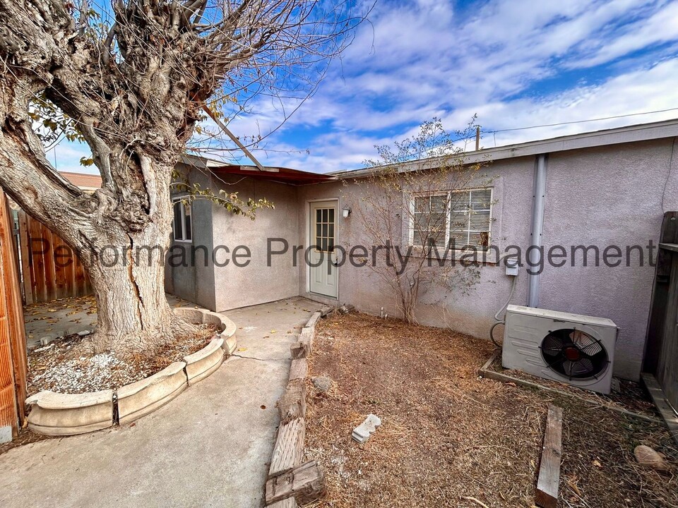 3624 Elcia Dr in Bakersfield, CA - Building Photo