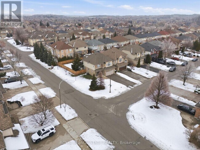 3 Holkham Ave in Hamilton, ON - Building Photo - Building Photo