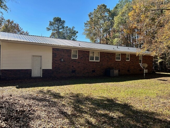 1728 NC-20 in Saint Pauls, NC - Building Photo - Building Photo