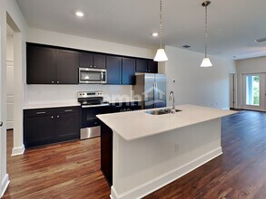 1130 Walden Pond Dr in Plant City, FL - Building Photo - Building Photo