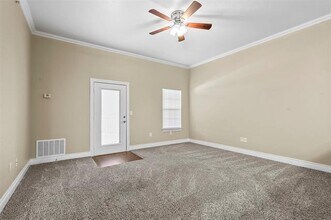 301 County Rd 207 in Alvarado, TX - Foto de edificio - Building Photo