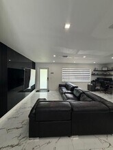 4907 N Palm Way in Greenacres, FL - Building Photo - Building Photo