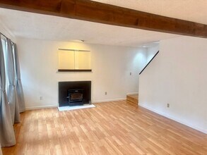 AK Duplex, Unit 20th Ave NE (19659) in Shoreline, WA - Building Photo - Building Photo