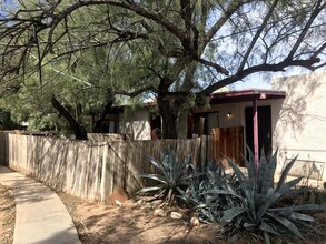 2237 N Treat Ave in Tucson, AZ - Building Photo - Building Photo