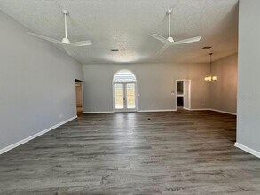 2410 S Glen Eagles Dr in DeLand, FL - Building Photo - Building Photo