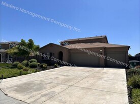 1951 Independence Dr in Madera, CA - Building Photo
