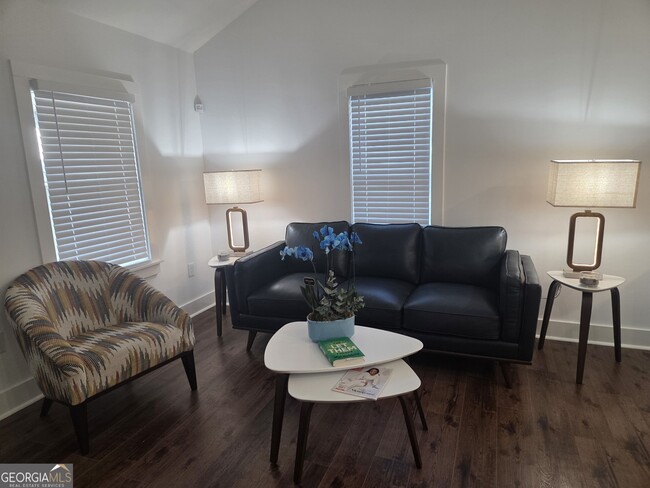 property at 755 Bonnie Brae Ave SW