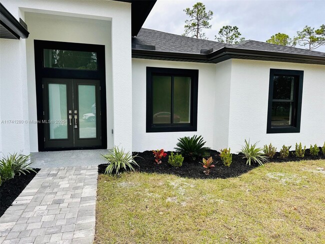 911 Desoto Ave in Lehigh Acres, FL - Building Photo - Building Photo