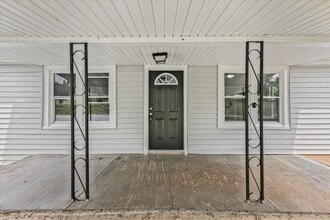 858 Old Beaver Creek Rd in Bluff City, TN - Building Photo - Building Photo