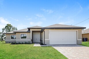 2705 40th St SW in Lehigh Acres, FL - Building Photo