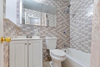 108 Waldo Ave in Jersey City, NJ - Building Photo - Building Photo