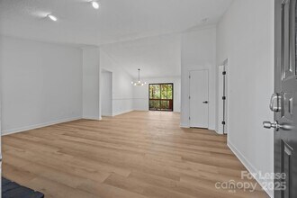 6227 King George Dr in Charlotte, NC - Building Photo - Building Photo