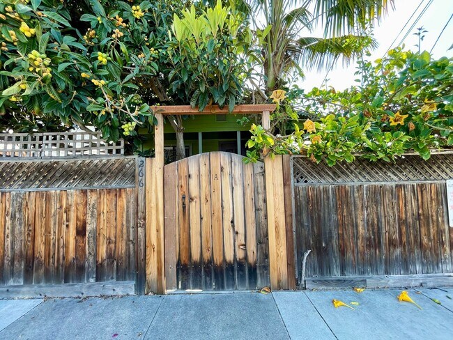 266 Orange Ave-Unit -A in Goleta, CA - Building Photo - Building Photo