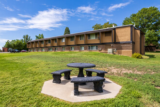 Shores at Lakeview in Pueblo, CO - Foto de edificio - Building Photo