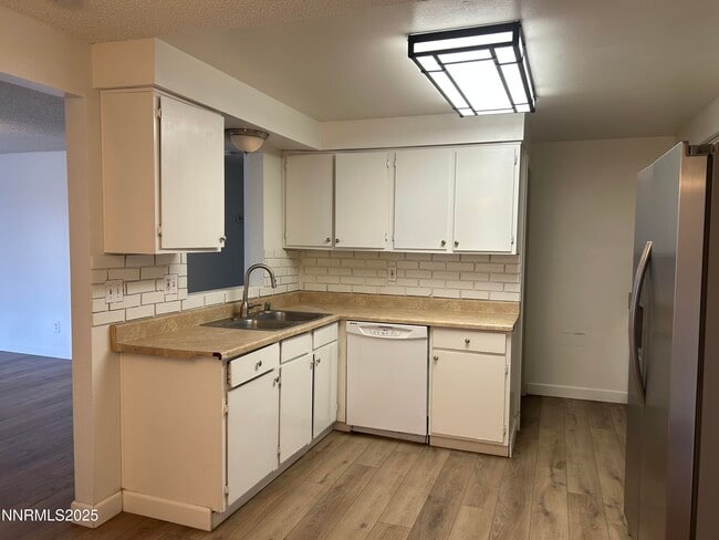 6780 Peppermint Dr in Reno, NV - Building Photo - Building Photo