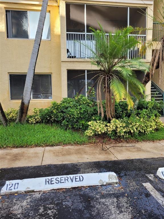 5686 Rock Island Rd in Tamarac, FL - Building Photo - Building Photo
