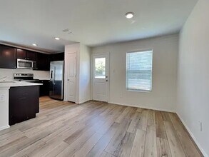 10551 Sewell Cir in Dallas, TX - Foto de edificio - Building Photo