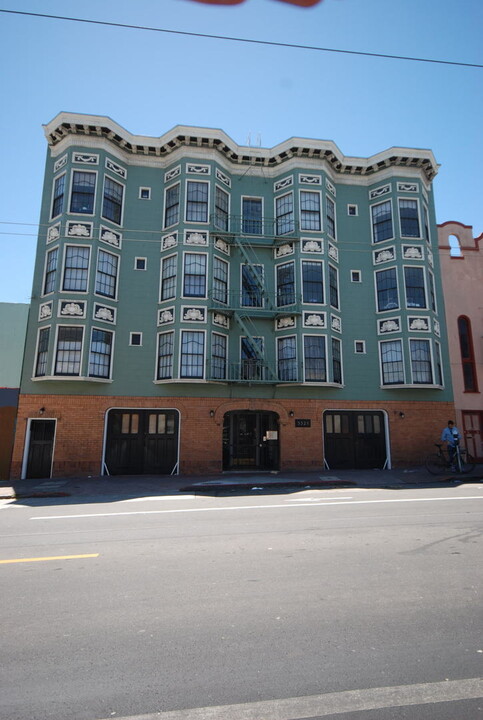 3321 17th St in San Francisco, CA - Building Photo