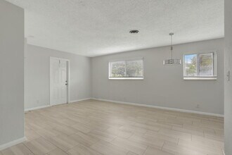3221 NE 7th Ave in Pompano Beach, FL - Foto de edificio - Building Photo