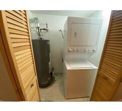 1714 W Warren Blvd, Unit 3 in Chicago, IL - Building Photo - Building Photo