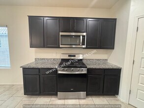 9292 W Creosote Rain Dr in Marana, AZ - Building Photo - Building Photo