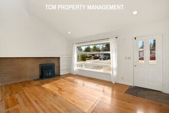 1053 Lynnwood Ave NE in Renton, WA - Building Photo - Building Photo