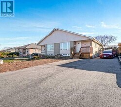 1391 Garvolin Ave in Pickering, ON - Building Photo - Building Photo