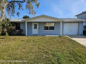 13240 Starfish Dr in Hudson, FL - Building Photo
