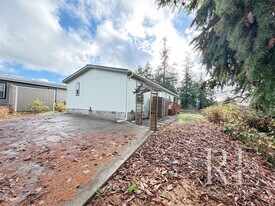 3619 W D St in Bremerton, WA - Building Photo