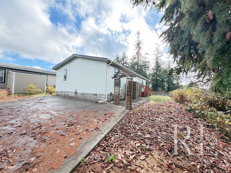 3619 W D St in Bremerton, WA - Building Photo