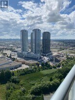 7895 Jane St in Vaughan, ON - Building Photo