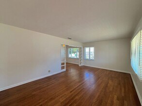 7073 E Hanbury St in Long Beach, CA - Building Photo - Building Photo