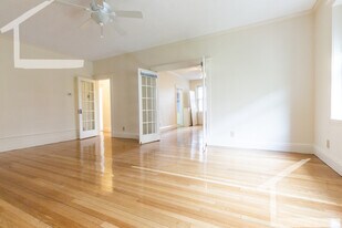 14 Alton Pl, Unit 5 in Brookline, MA - Building Photo