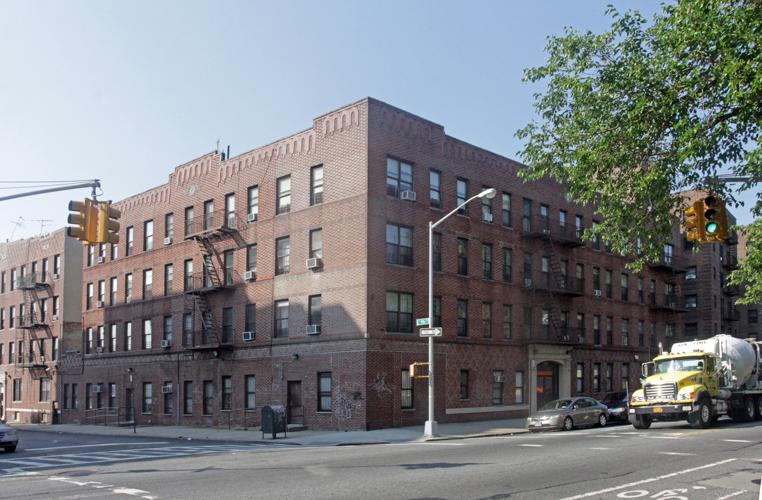 1090 E New York Ave in Brooklyn, NY - Foto de edificio