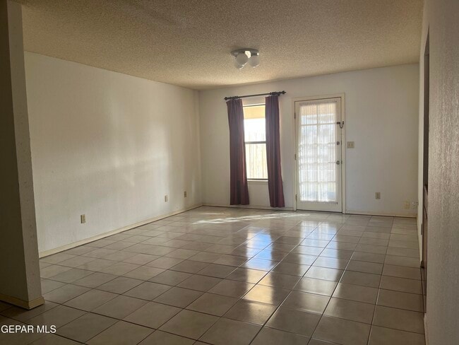 4006 Skyline Ave in El Paso, TX - Building Photo - Building Photo