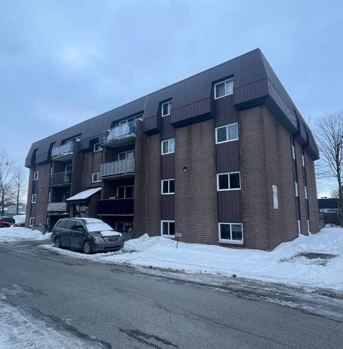 3235 De La Grande-Allée Boul in Boisbriand, QC - Building Photo