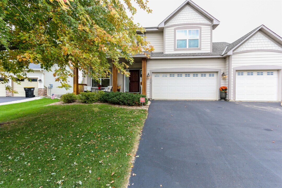 1715 Fox Run in Shakopee, MN - Building Photo