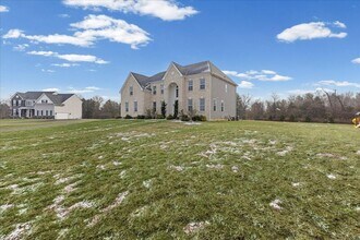 8 Katie Dr in Pedricktown, NJ - Building Photo - Building Photo