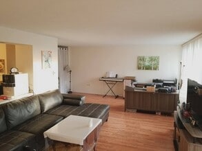 8809 W Golf Rd in Niles, IL - Building Photo - Building Photo