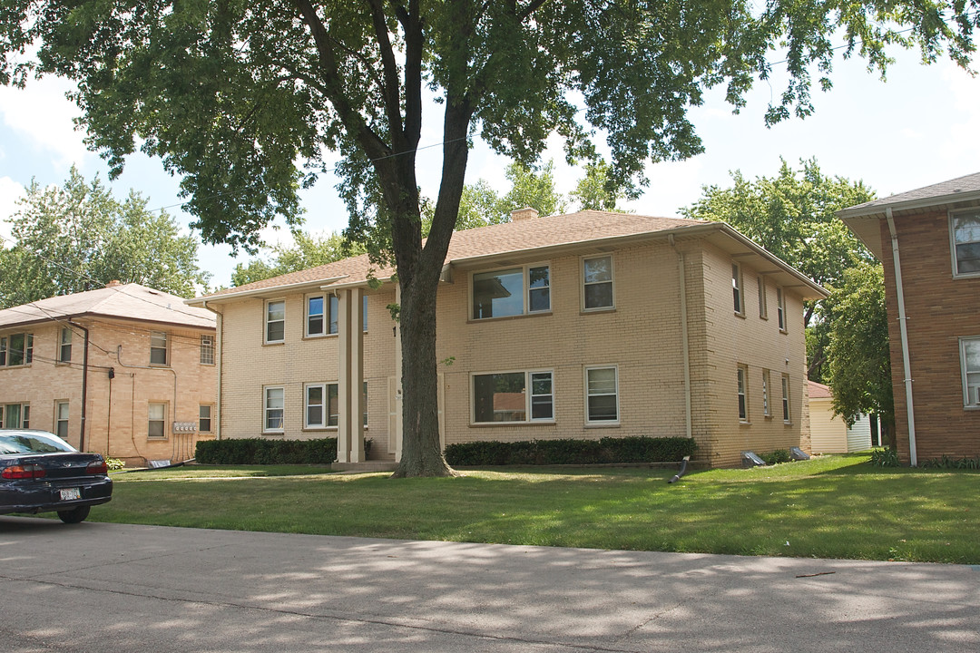 7001 W Tripoli Ave in Milwaukee, WI - Building Photo