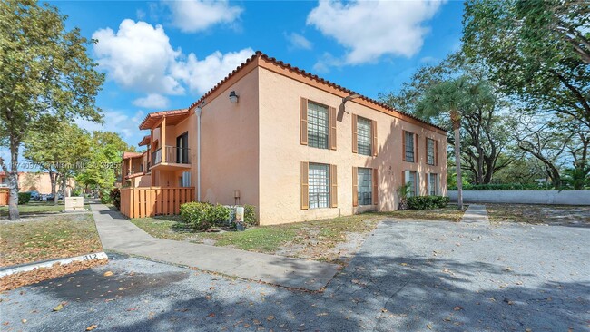 7101 Miami Lakes Dr in Hialeah, FL - Building Photo - Building Photo