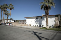 300 N Palm Dr in Blythe, CA - Foto de edificio - Building Photo