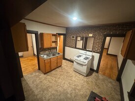 2628 W 3rd St in Duluth, MN - Building Photo