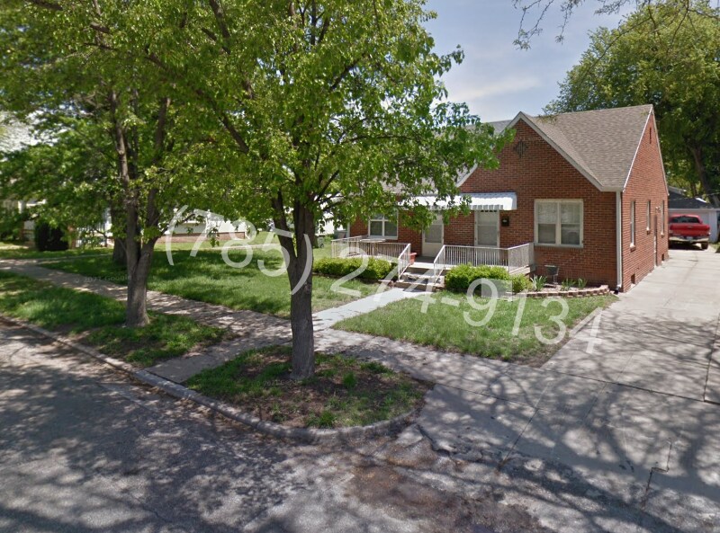 859 S 10th St in Salina, KS - Building Photo